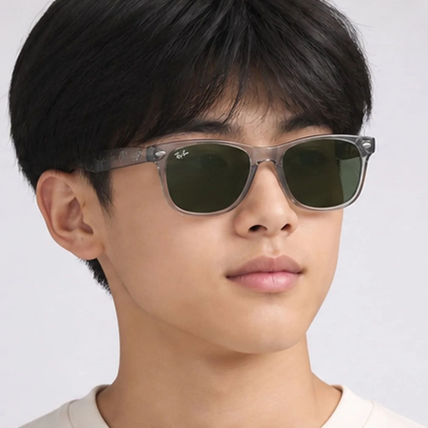 Kính mát trẻ em Rayban Star Wars Grogu Mini New Wayfarer RJ9052SF 722871 - Xám trong suốt, tròng xanh lá đậm