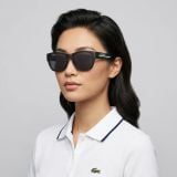 Kính mát Lacoste L6020SLB 001 – người mẫu đeo kính