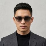 Kính mát Lacoste L6066SLB 035 – người mẫu đeo kính