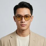 Kính mát Lacoste L6067SLB 210 – người mẫu đeo kính