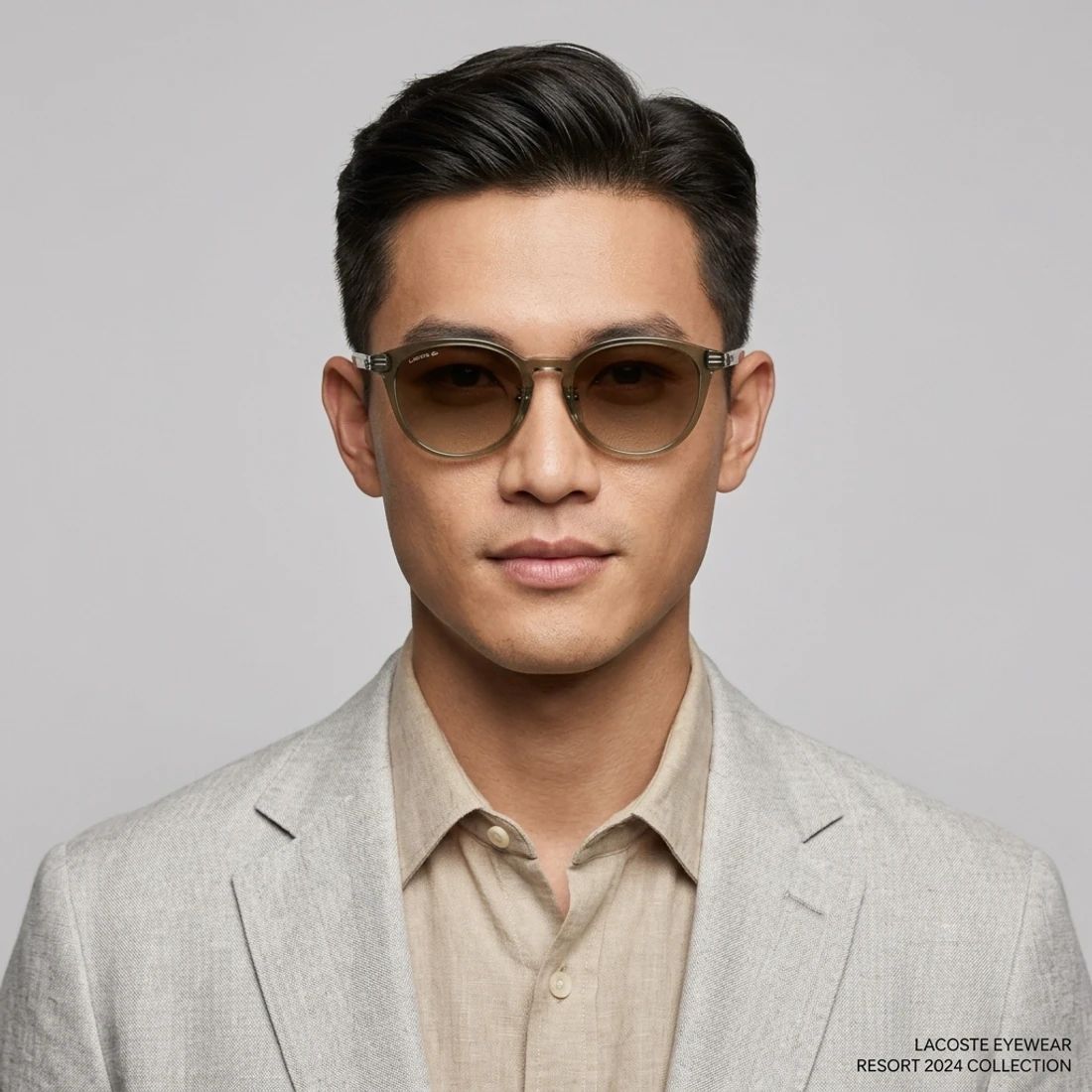 Kính mát Lacoste L6067SLB 310 – người mẫu đeo kính