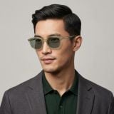 Kính mát Lacoste L6068SLB 275 – người mẫu đeo kính