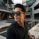 Kính mát MAUI JIM MJ653 02A – người mẫu đeo kính