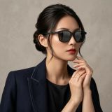 Kính mát MAUI JIM MJ654 02 – người mẫu đeo kính