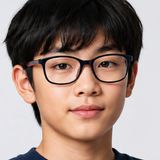 Gọng kính trẻ em Rayban Junior RY1644 7513 - Xanh dương phối cao su đỏ – người mẫu đeo kính