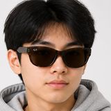 Kính mát trẻ em Rayban Junior RJ9189S 152/3 - Nâu vân đồi mồi – người mẫu đeo kính