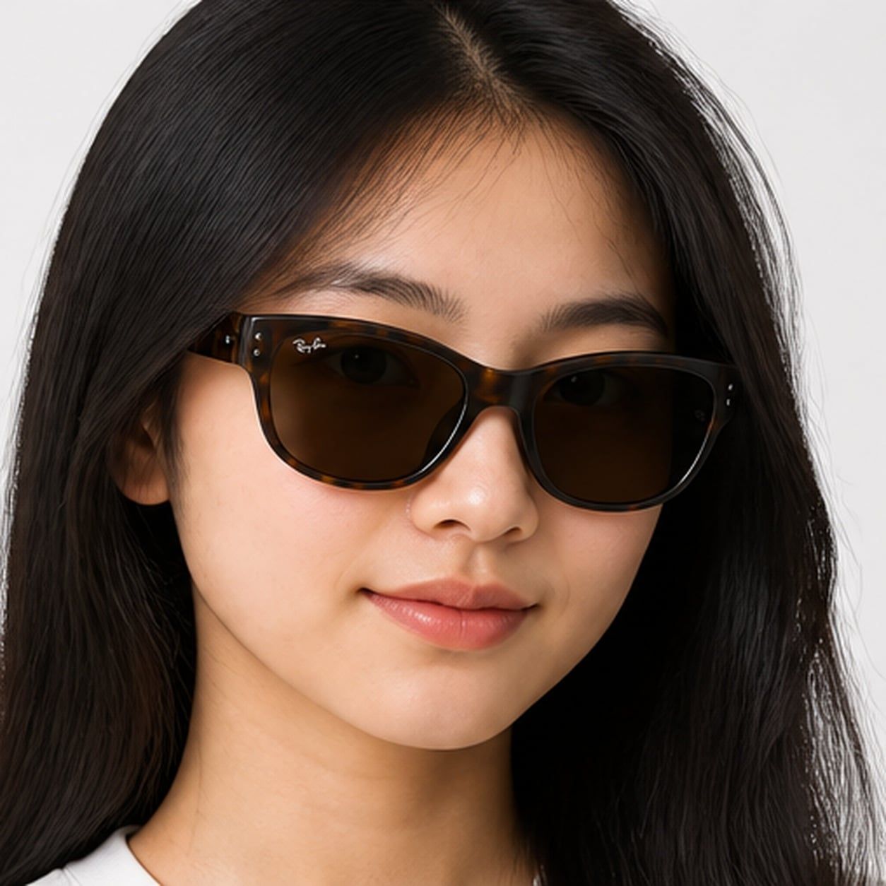 Kính mát trẻ em Rayban Junior RJ9189S 152/3 - Nâu vân đồi mồi – người mẫu đeo kính