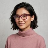 Gọng kính RAYBAN RX4340V 8364 – người mẫu đeo kính