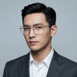 Gọng kính RAYBAN RX6553 2501 – người mẫu đeo kính
