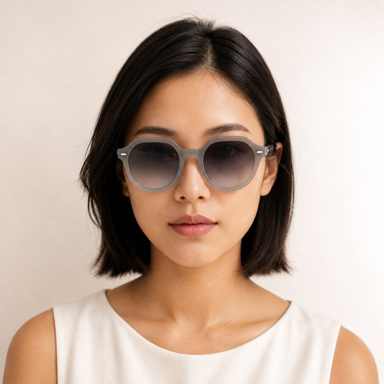 Kính mát Rayban Gina RB4399F 6429M3 - Xám opal bóng, tròng xám chuyển sắc phân cực