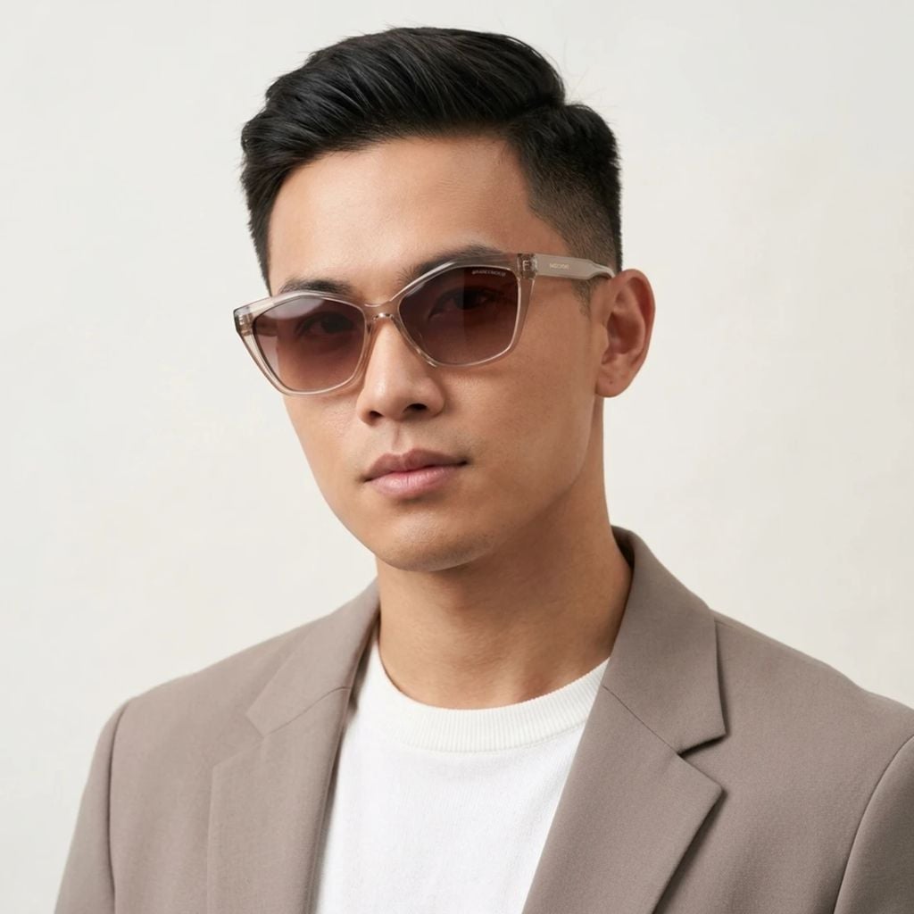 Kính mát SKECHERS SE00035 57H – người mẫu đeo kính