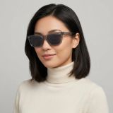 Kính mát SKECHERS SE00043 20D – người mẫu đeo kính