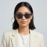 Kính mát SKECHERS SE00044 20D – người mẫu đeo kính