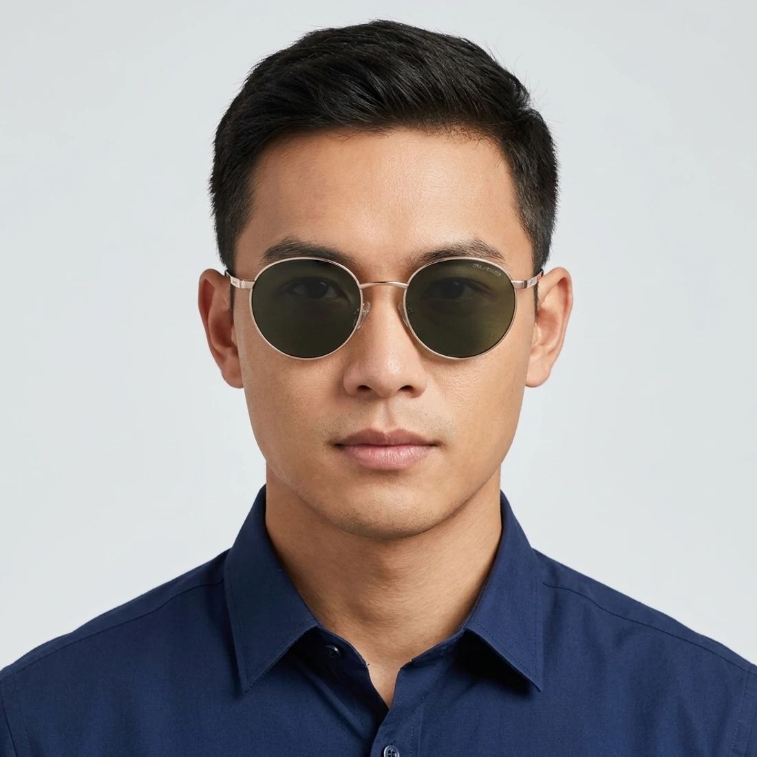 Kính mát SKECHERS SE00057 32R – người mẫu đeo kính