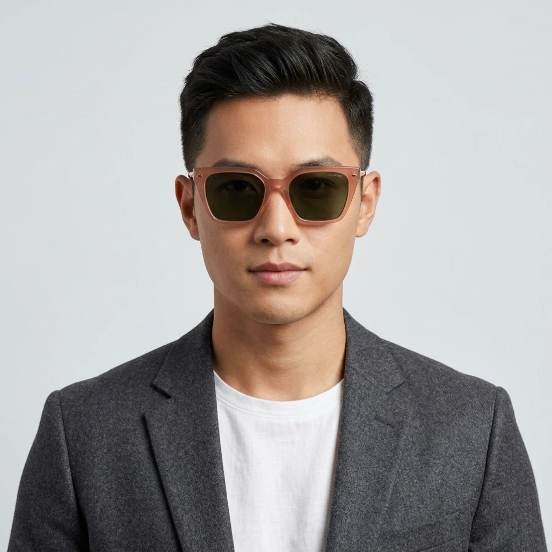Kính mát SKECHERS SE6217 50R – người mẫu đeo kính