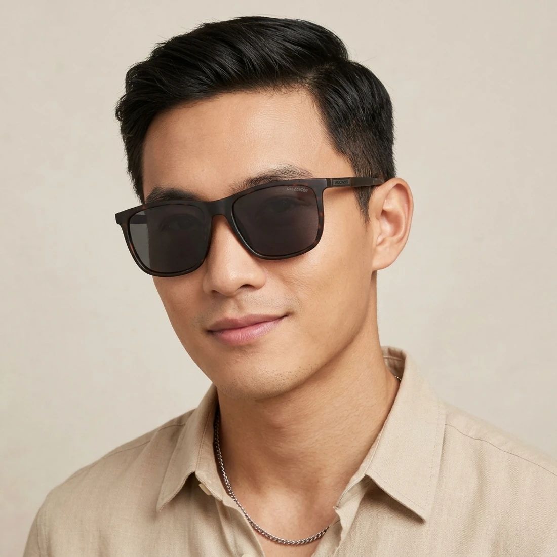Kính mát SKECHERS SE6362 52D – người mẫu đeo kính