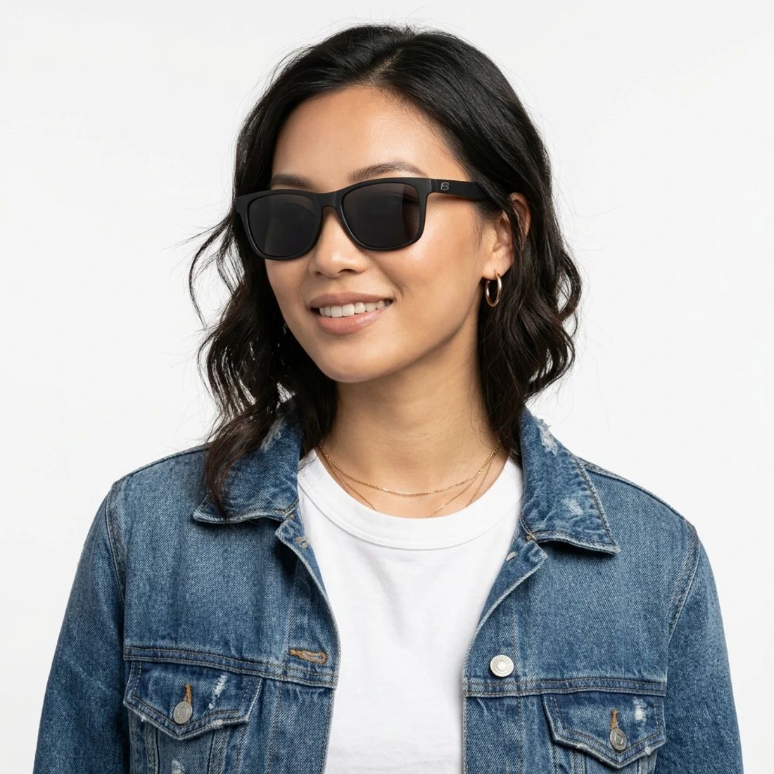 Kính mát SKECHERS SE00047 01D – người mẫu đeo kính