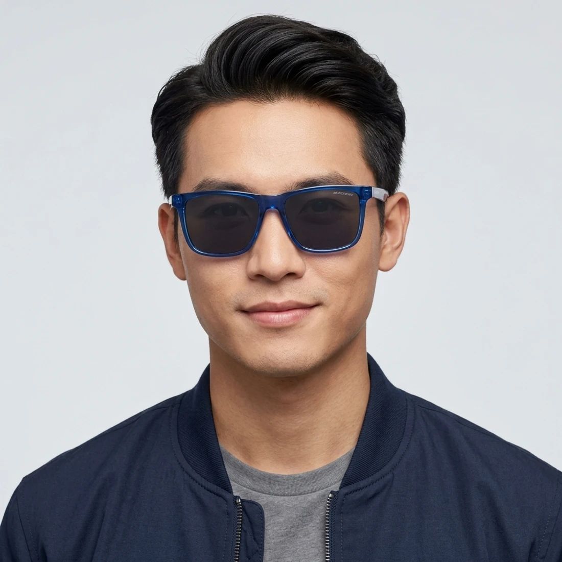 Kính mát SKECHERS SE00047 90D – người mẫu đeo kính