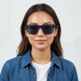 Kính mát SKECHERS SE00047 90D – người mẫu đeo kính