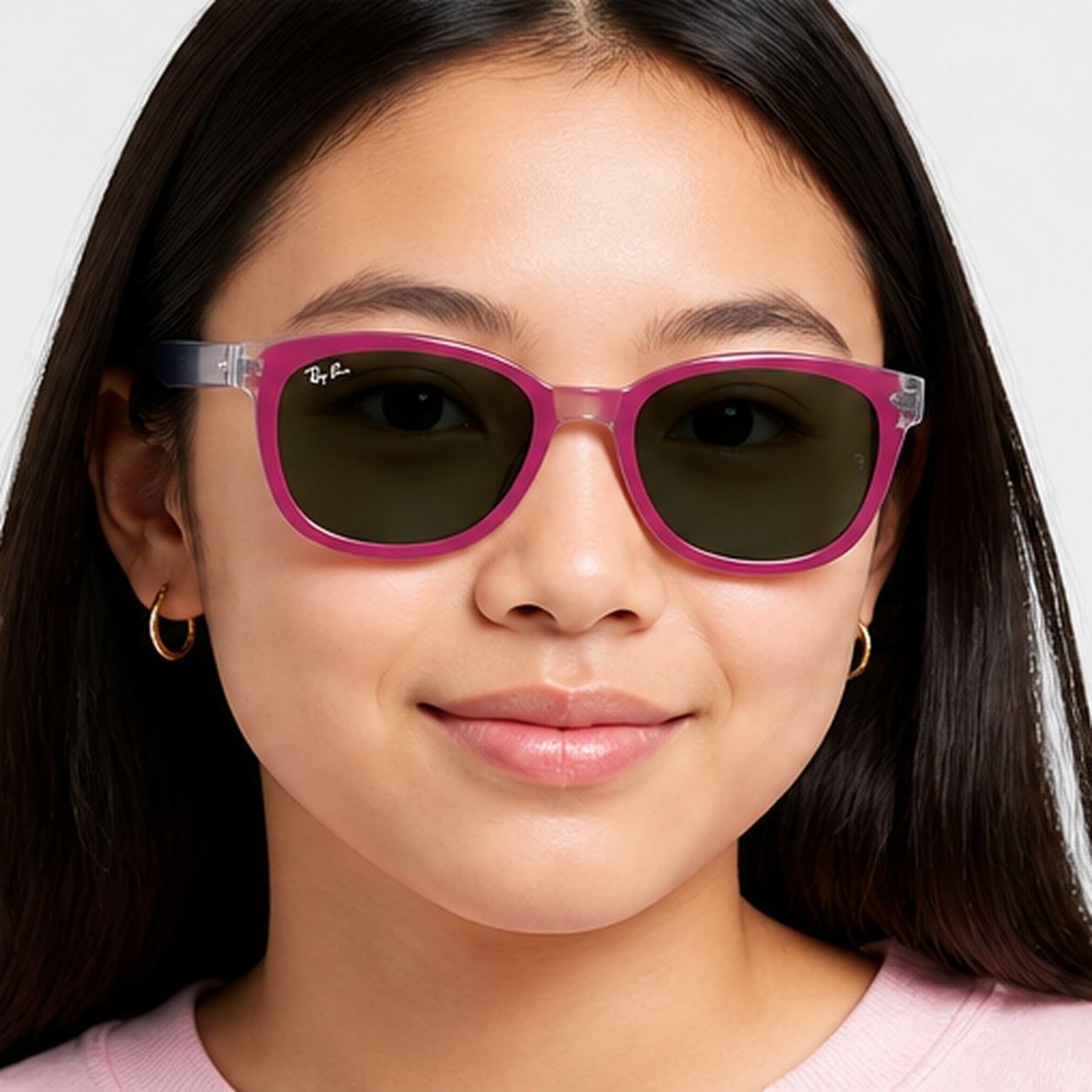 Kính clip-on trẻ em Rayban Junior RY1631C 750871 - Hồng cánh sen phối cao su xanh dương – người mẫu đeo kính