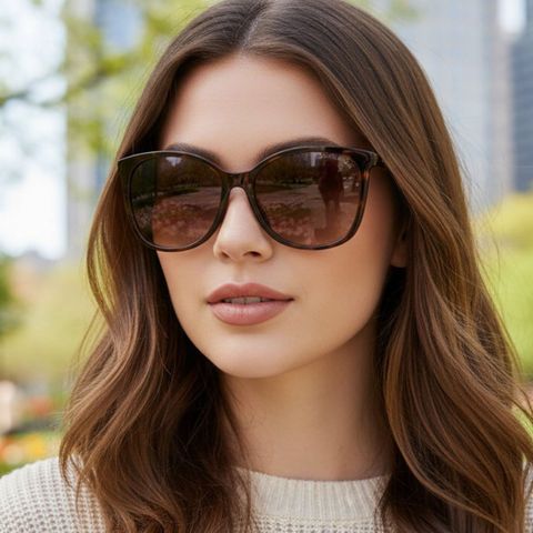 Kính mát Coach HC8271U 5120/T5