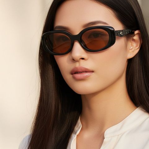 Kính mát Coach HC8443D 500273