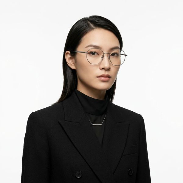Gọng kính nữ VALENTINO RUDY VR25154 C5 – người mẫu đeo kính