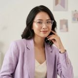 Gọng kính VALENTINO RUDY VR25171 C12 – người mẫu đeo kính