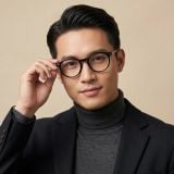 Gọng kính VALENTINO RUDY VR25173 C1 – người mẫu đeo kính