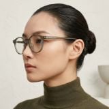 Gọng kính VALENTINO RUDY VR25173 C11 – người mẫu đeo kính