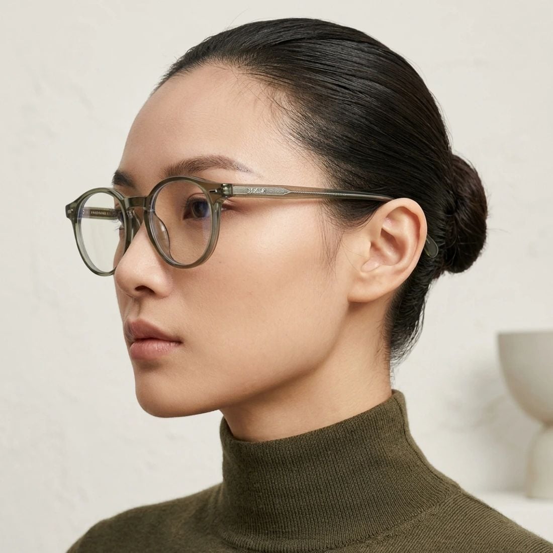 Gọng kính VALENTINO RUDY VR25173 C11 – người mẫu đeo kính
