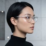 Gọng kính VALENTINO RUDY VR25173 C12 – người mẫu đeo kính