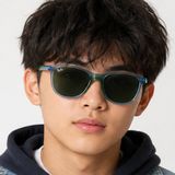 Kính mát trẻ em Rayban Junior RJ9077SF 719471 - Xanh dương trong suốt – người mẫu đeo kính