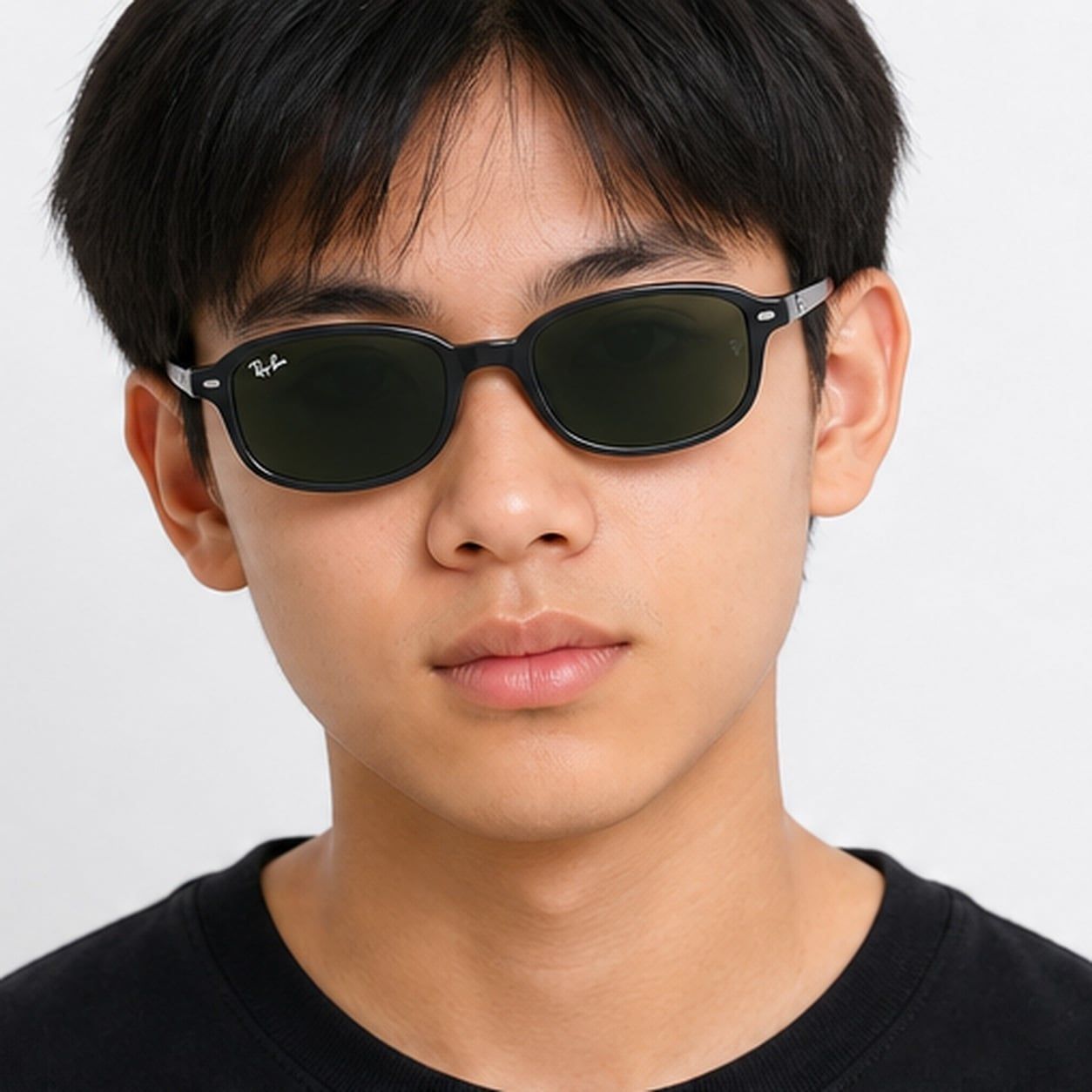 Kính mát trẻ em Rayban Junior RJ9132SF 100/31 - Đen – người mẫu đeo kính