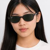 Kính mát trẻ em Rayban Junior RJ9132SF 100/31 - Đen – người mẫu đeo kính