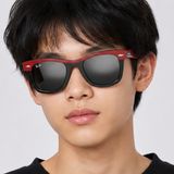 Kính mát trẻ em Rayban Junior RJ9140SF 721588 - Đỏ phối đen – người mẫu đeo kính