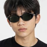 Kính mát trẻ em Rayban Junior RJ9141SF 100/71 - Đen – người mẫu đeo kính