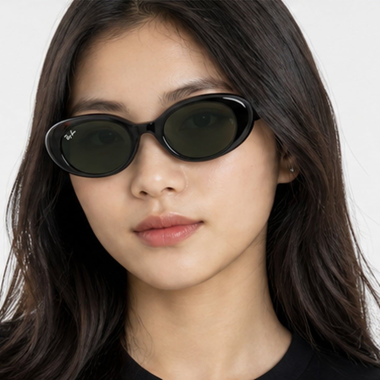 Kính mát trẻ em Rayban Junior RJ9141SF 100/71 - Đen – người mẫu đeo kính