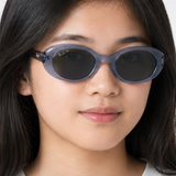 Kính mát trẻ em Rayban Junior RJ9141SF 721681 - Xanh dương trong suốt – người mẫu đeo kính