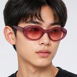 Kính mát trẻ em Rayban Junior RJ9141SF 7217V0 - Tím trong suốt – người mẫu đeo kính
