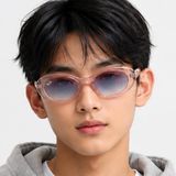 Kính mát trẻ em Rayban Junior RJ9141SF 7218U0 - Hồng trong suốt – người mẫu đeo kính
