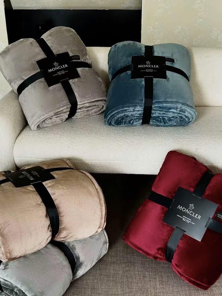 chan moncler crytal plush size queen 248x233