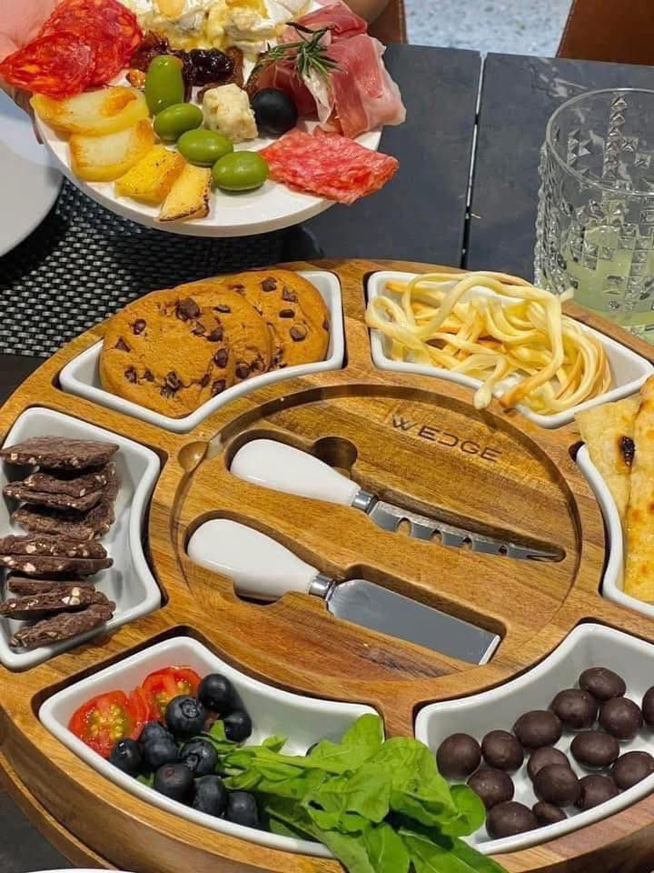 khay phuc vu de xoay wedge noi dia duc 35cm