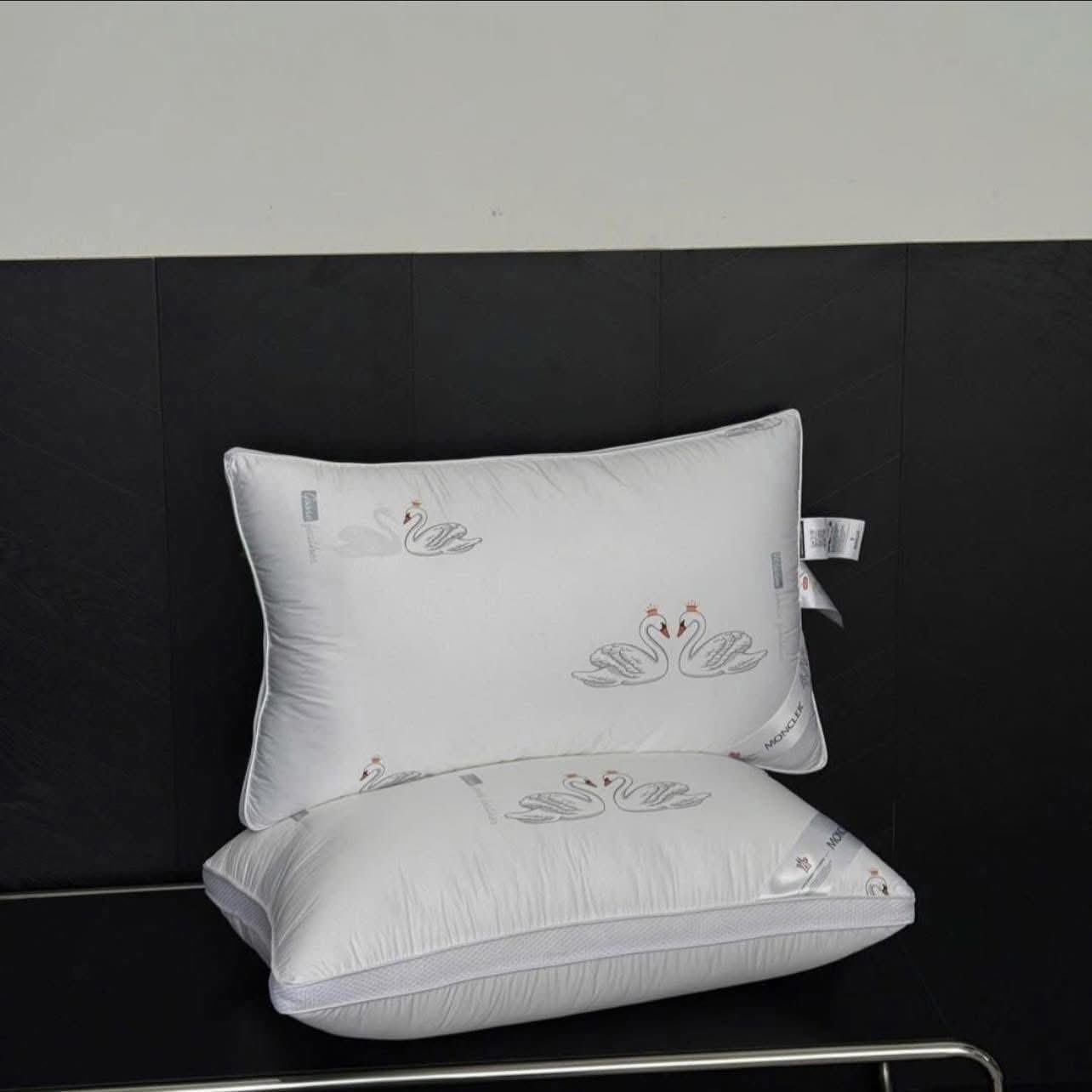 set 2 goi moncler size 48x74cm