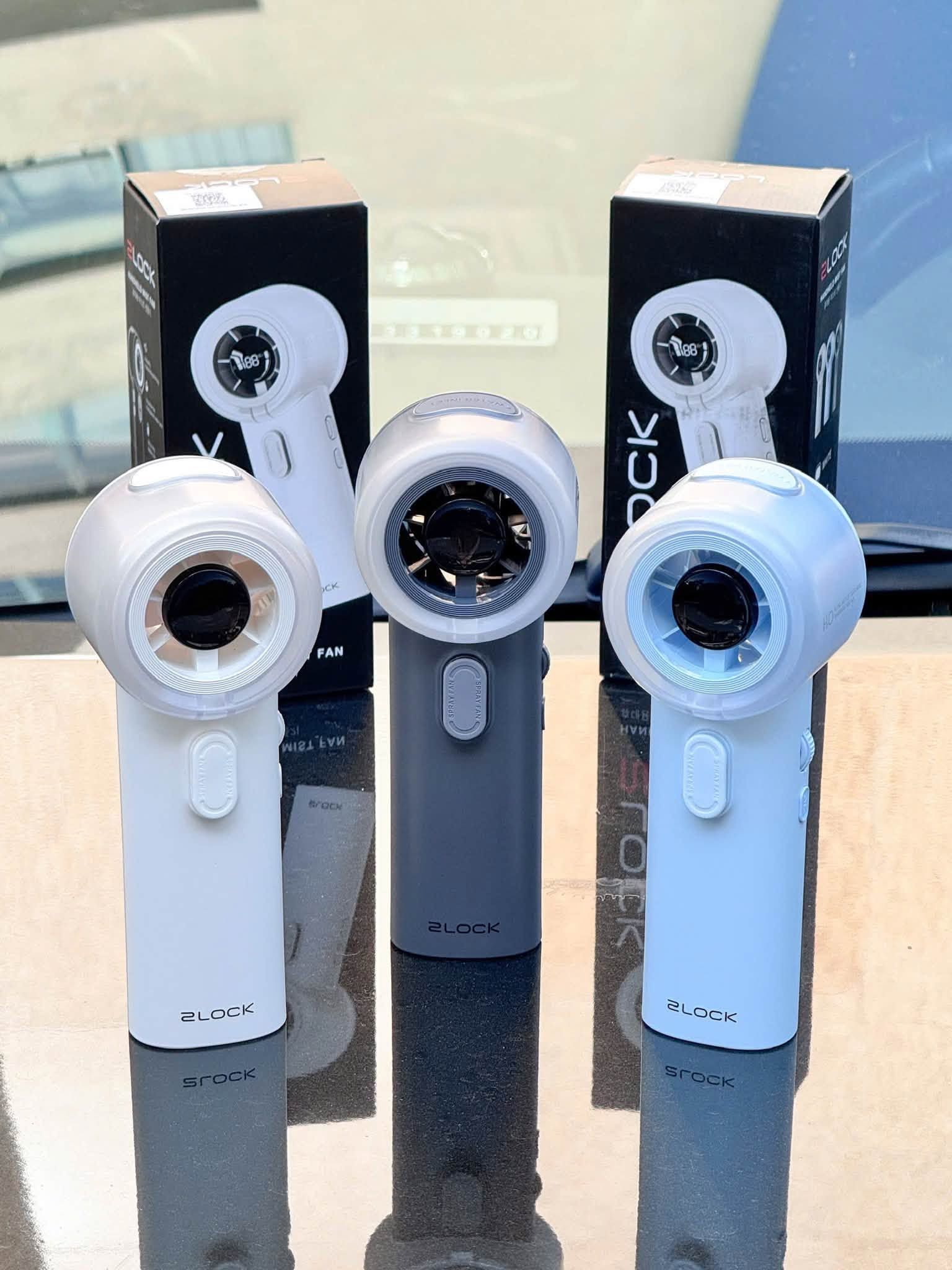 quat cam tay hoi nuoc 2lock handheld mist fan