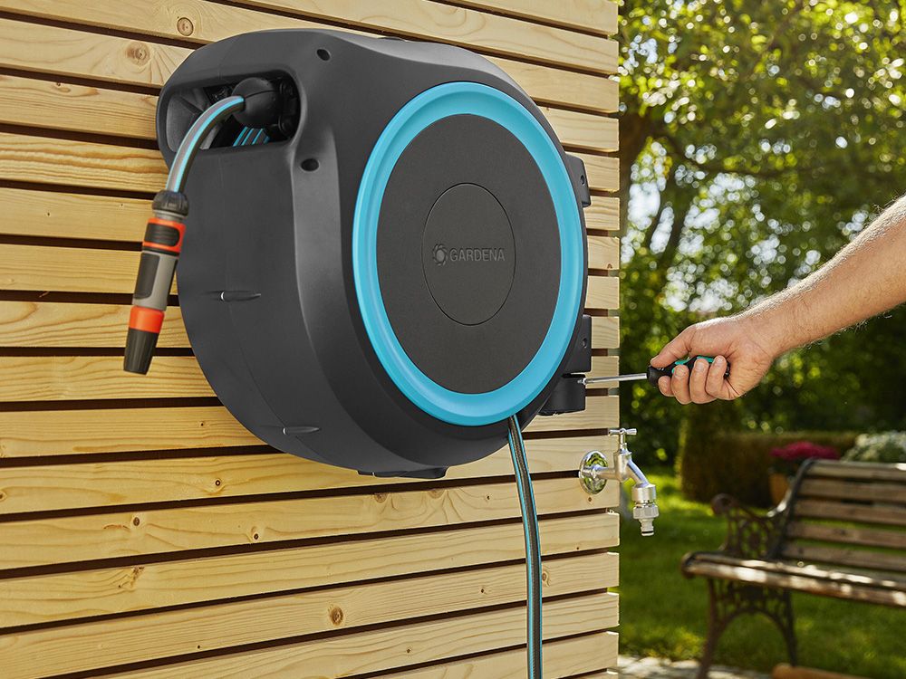 bo voi tuoi treo tuong day cuon tu dong 35m gardena 18630 20