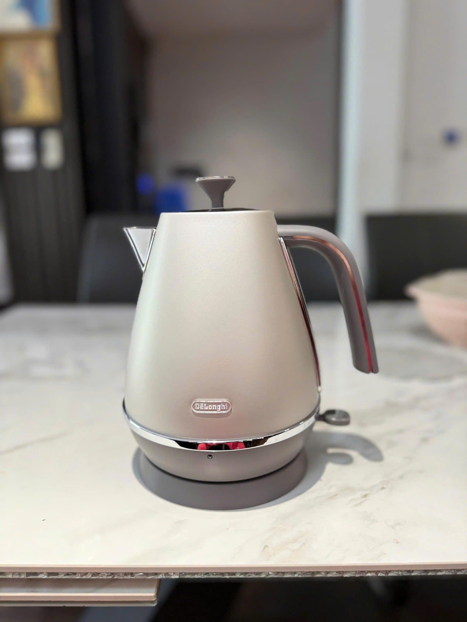 am sieu toc de longhi distinta flair 1 7l kbi2001 s finesse silver