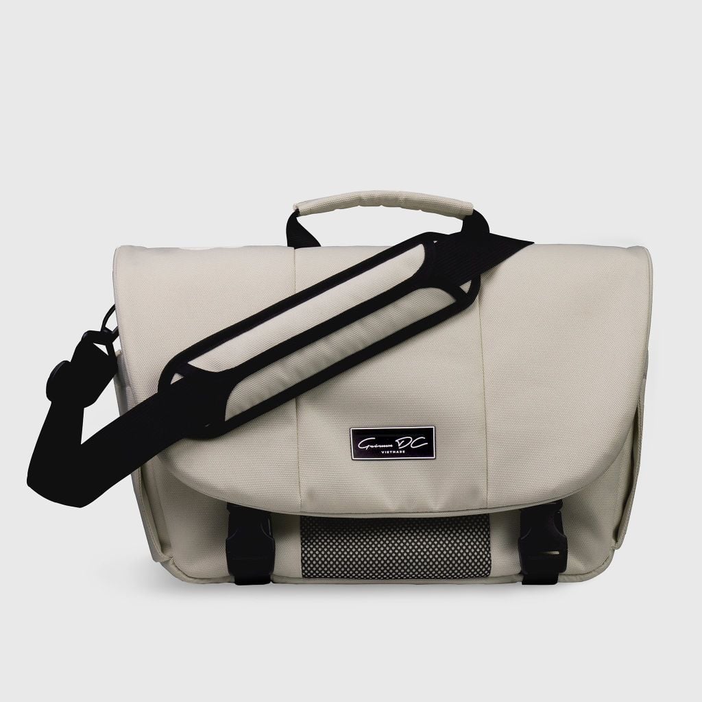 Urbanista messenger bag  // Kem