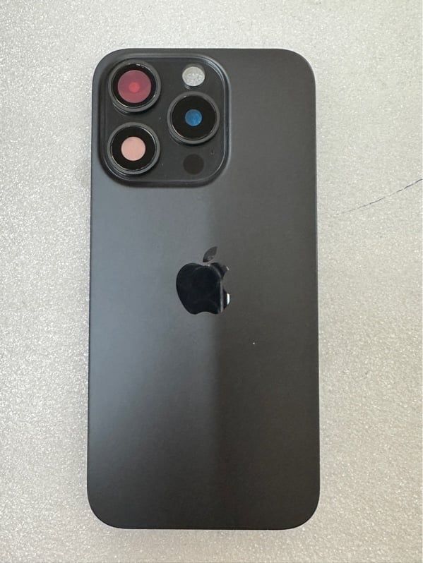 Lưng Iphone 15 Pro Zin - Đen (+ KC+ Sạc Không Dây)
