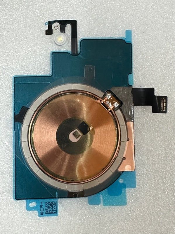 Dây Nút Nguồn + Dây Âm Lượng (DNAL) + Vỹ Sạc Nhanh Không Dây Iphone 16